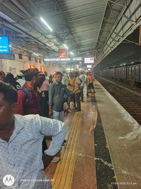 Due to the arrival of foreigners on Chhath, even special trains are crowded.