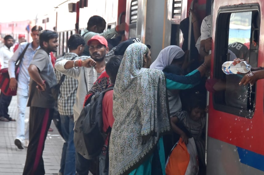Travelling on Bhai Dooj becomes difficult, buses are packed, train toilets are also full.