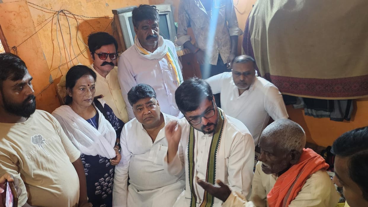 Politics heats up...many leaders arrive to meet the victim