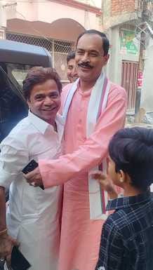Actor Rajpal Yadav met the SP district president