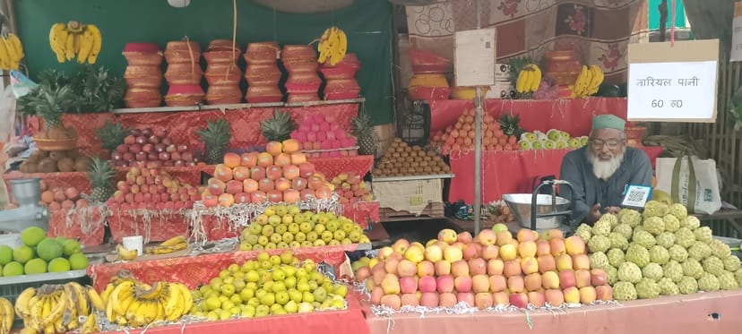Gujarat's red grapes are priced at Rs 320, New Zealand's kiwi at Rs 210 per kg