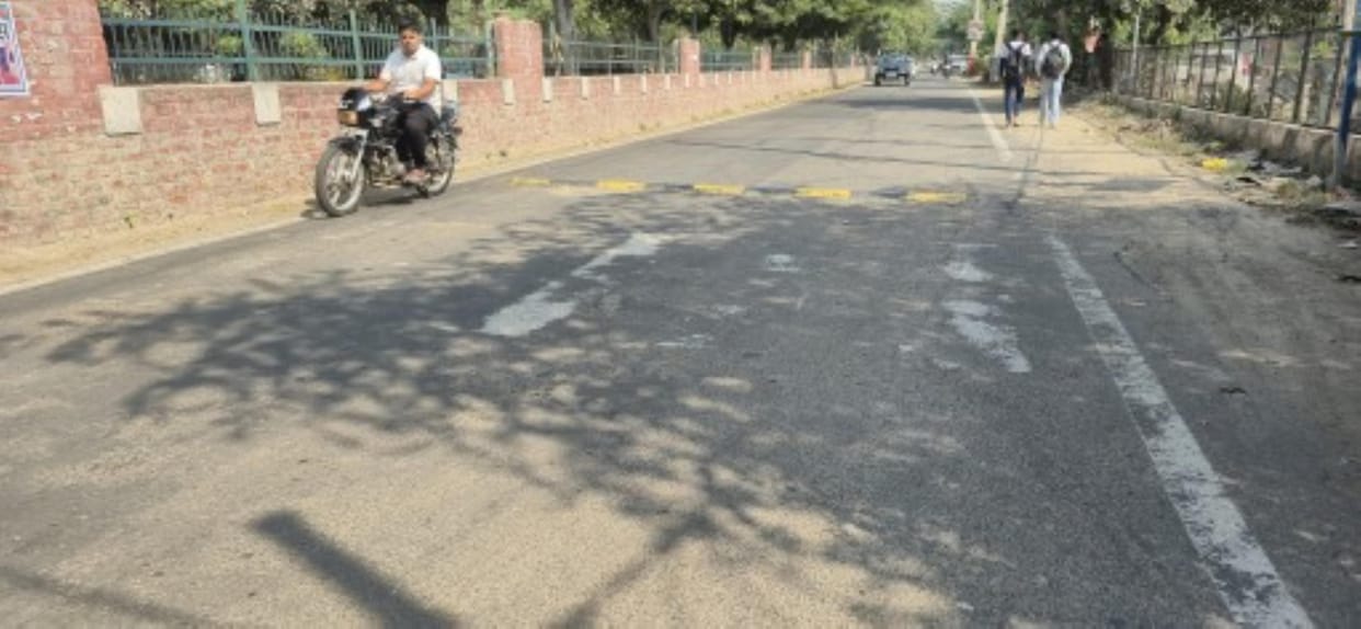 The white stripes on the new roads have faded even before the fog; how will accidents be stopped?