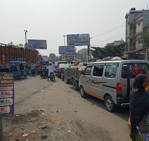 Vehicles were stuck in traffic jams for hours on Dussehra.
