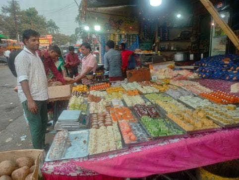 Sweets and gift packs sold well, turnover crossed Rs 2 crore