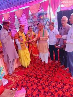 Satsang makes humans different from other creatures: Akhilesh