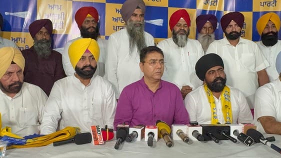 Independent candidate Harpal Singh joined the Aam Aadmi Party.