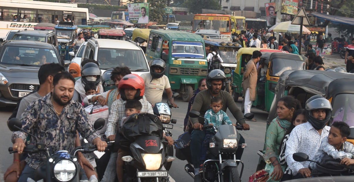 There was heavy traffic jam at many places