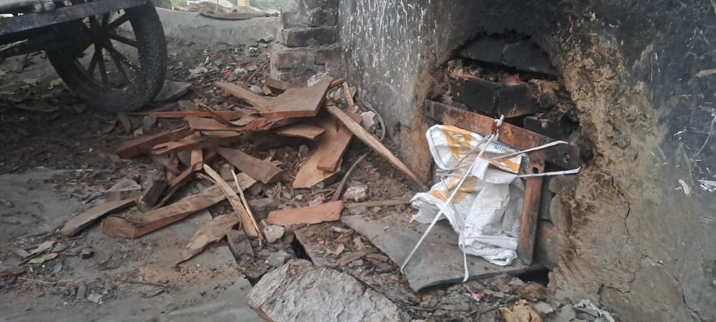 The Pollution Control Board sealed two furnaces of Petha Bhandar, alleging that the smoke damaged two acres of okra crop.