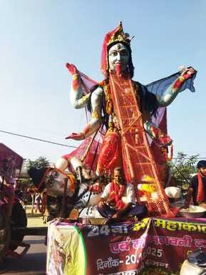 After worship, the idol of Maa Kali was immersed.