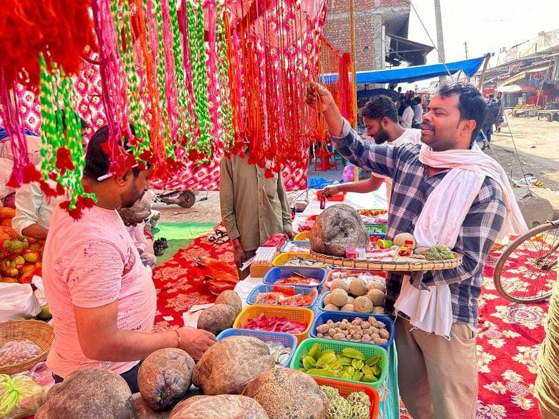 Chhath Mahaparva is today... Markets are set up for shopping.