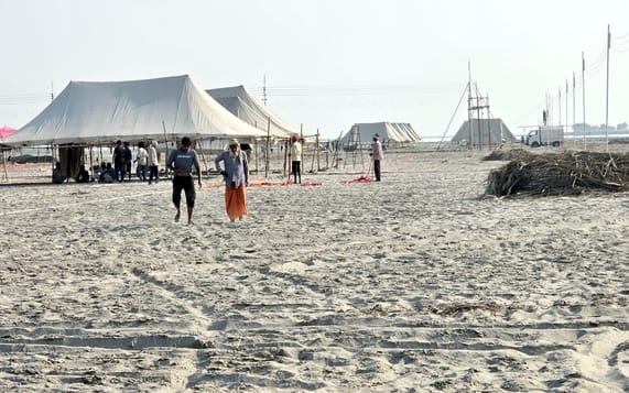 Ganga Snan Mela: A city of tents has started settling on the land of salvation.