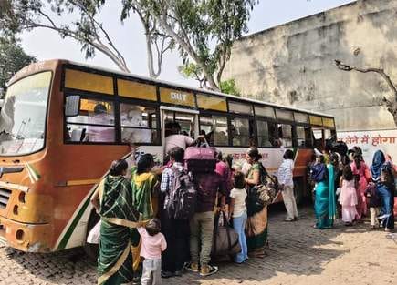 Buses remained crowded even on the day after Bhai Dooj