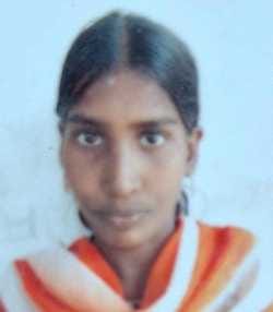 A young woman who went out to defecate died after drowning in a pond.