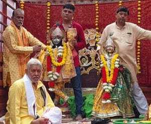 Crowds of devotees gathered for the Vimana procession of Govardhannath Ji