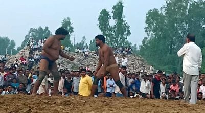 Laxman of Ayodhya defeated Jalam of Rajasthan in the wrestling match.