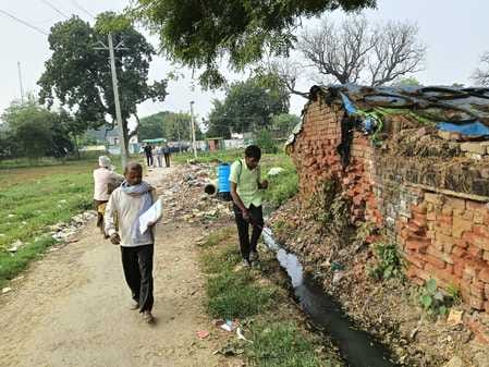 The health department team reached Sarailahurpur and Lodhava villages