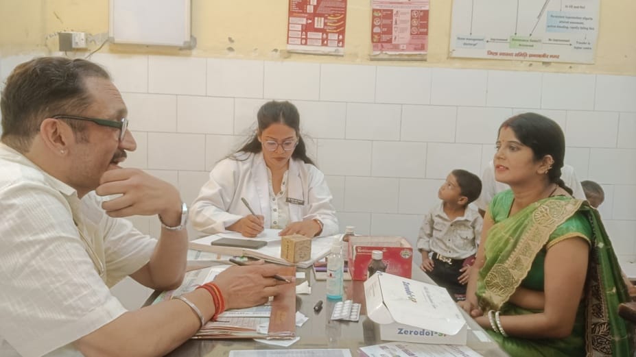 Increase in patients suffering from cough and throat infection due to changing weather