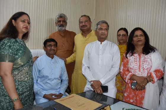 Dr. Ganesh Dutt and Surinder Singla assumed charge at the Market Committee, Ladwa.