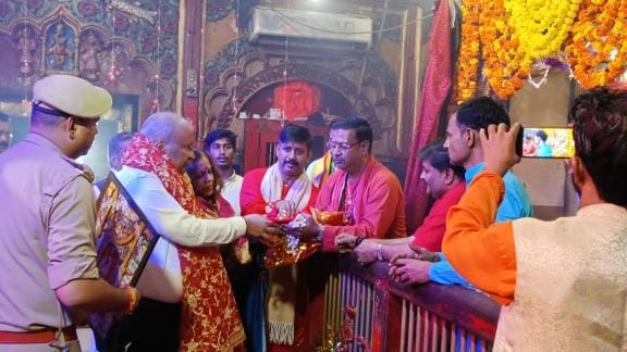 DGP along with his wife performed darshan and puja in Naimisharanya.