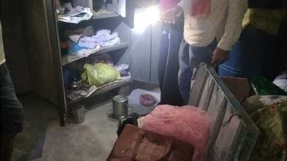 The family was asleep when thieves took away cash and jewelry worth two and a half lakh.