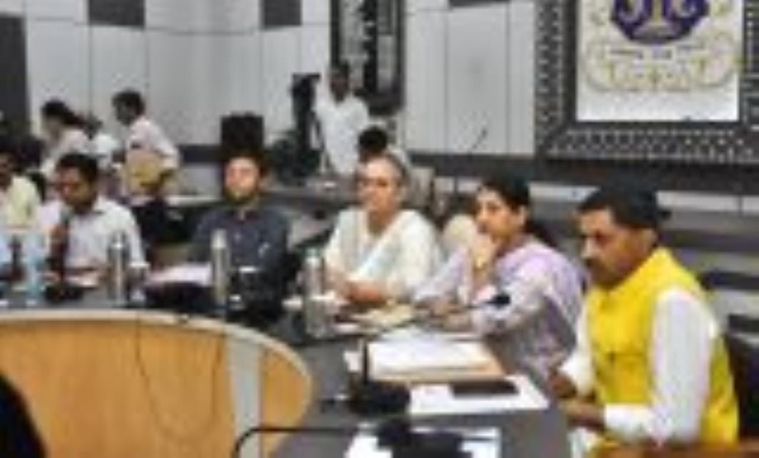 15 crore rupees budget will be increased to fill potholes on roads.