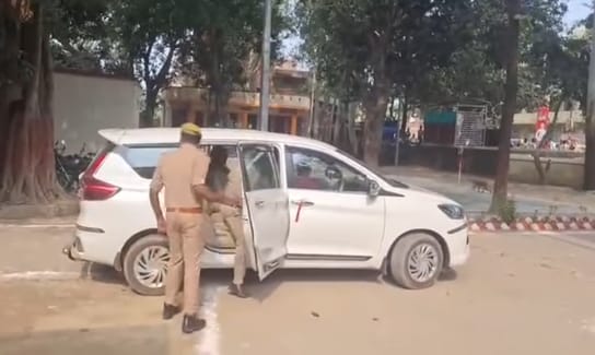Allegation: Police took the accused to court in a luxury car