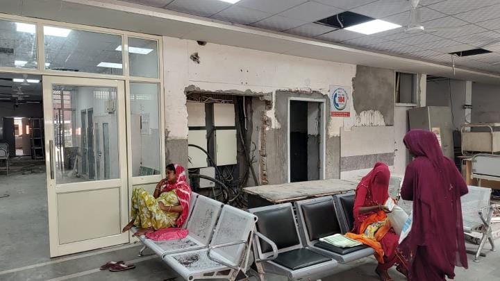 Patients are troubled due to the reconstruction of the trauma center, wandering without room numbers; B&R department continues to operate in the old building, temporary arrangements are insufficient.