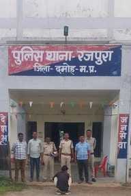 Damoh News: Husband accused of murdering wife, carrying a reward of five thousand rupees, arrested