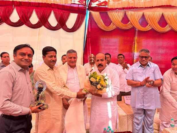 Market Committee Chairman and Vice Chairman took charge