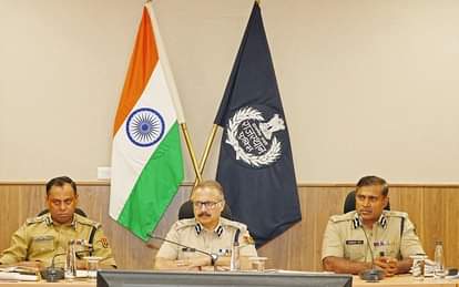 राजस्थान में संगठित अपराध के खिलाफ पुलिस मुख्यालय में डीजीपी राजीव कुमार शर्मा ने की हाईलेवल बैठक