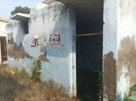 Lack of women and men toilets in Sirathu Tehsil premises