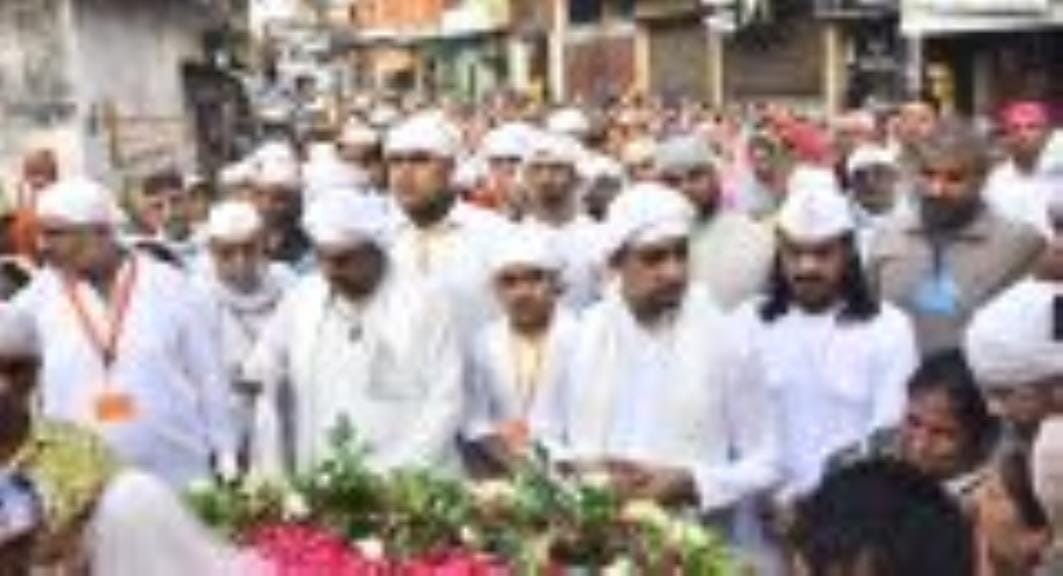 Followers gathered in large numbers for the Ashti Kalash Yatra of Sant Chanduram Sahib
