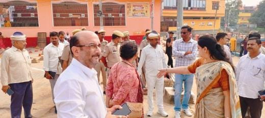 The DM inspected the Chhath Ghats.