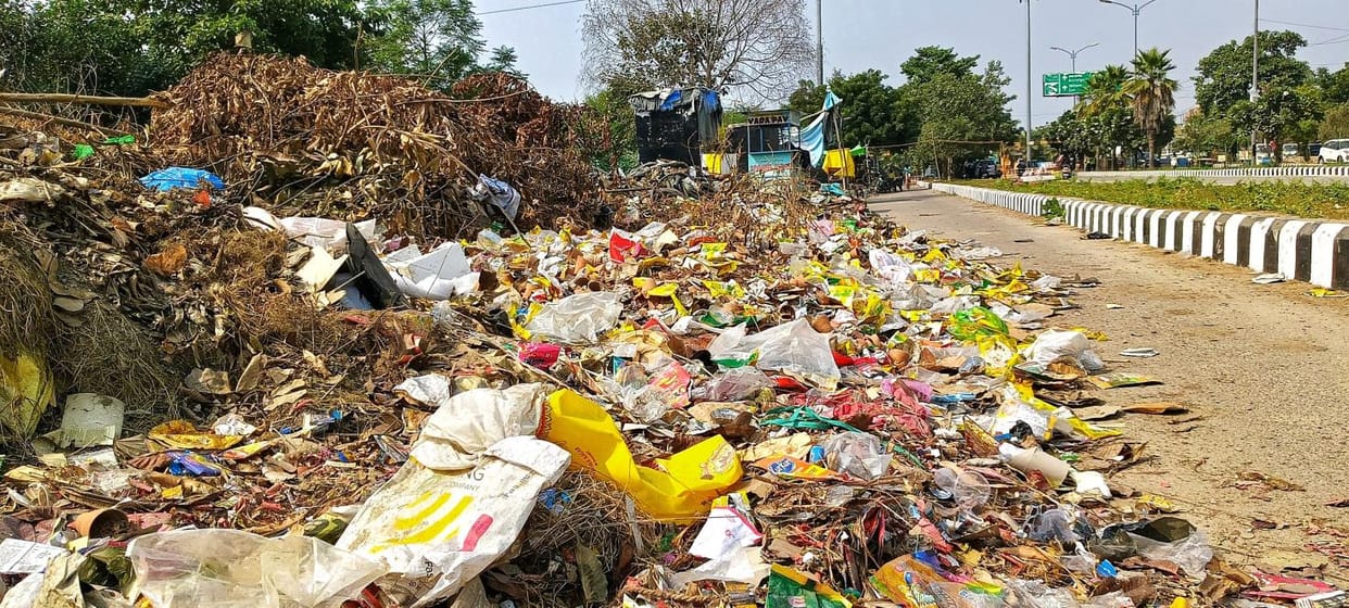 Municipal Corporation and Ramki company officials clash over garbage, argument lasts 15 minutes