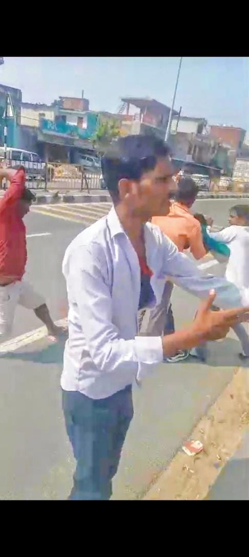 Gurjar gang beats up youth on his way to police station