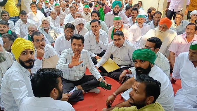 Bhakiyu Apolitical staged a four-hour sit-in protest over problems