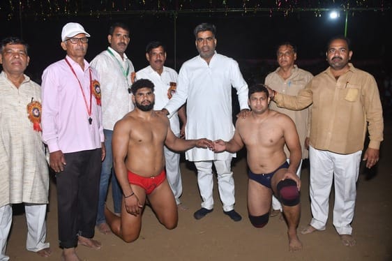 Kalwa Gurjar and Babar wrestler won the wrestling match in the Dangal.