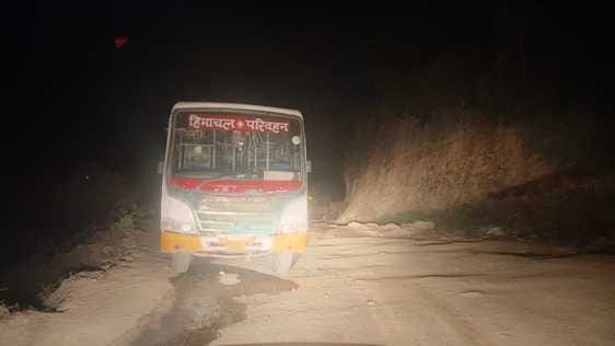 HRTC bus breaks down in Darkoti, passengers sent in another bus