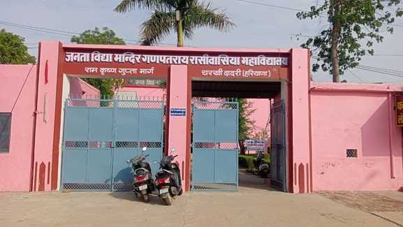 The admission deadline has been extended, but admissions haven't been made, leaving vacant seats in graduate courses.