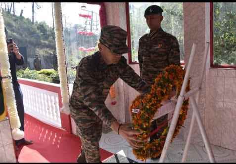 भारतीय सेना ने राजोेरी के मेहरा में स्वर्गीय सिपाही अंतर सिंह, एसएम की स्मृति में पुष्पांजलि सम