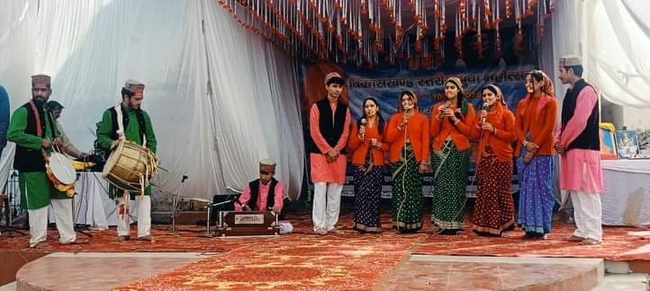 भटवाड़ी में आयोजित युवा महोत्सव में सांस्कृति कार्यक्रम की प्रस्तुति देते कलाकार। संवाद