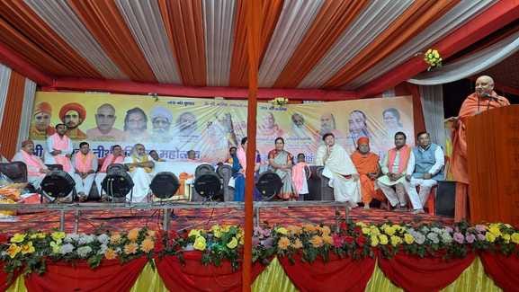 Swagatam Kalki, Sharanagatam Kalki... Bhajan filled the devotees with enthusiasm