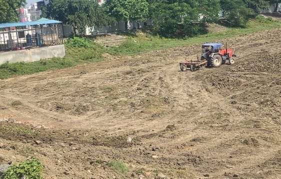 A layer of clay will be laid to keep the pond of Shaheed Udyan full of water.