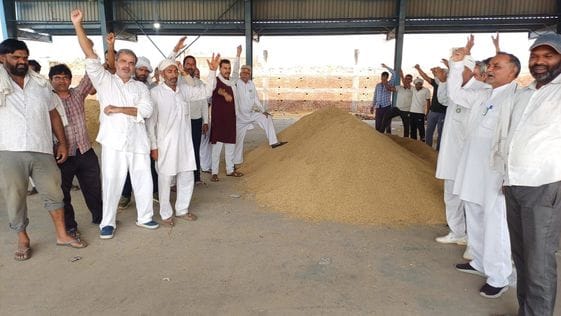 Farmers staged a sit-in protest over non-purchase of PR paddy at MSP.