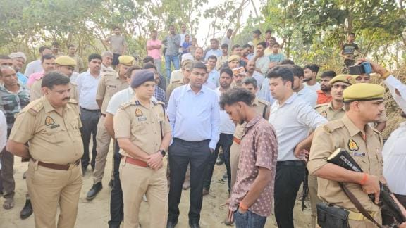 Gorakhpur News: Boat capsizes in Gorra river, seven rescued, student from Vadodara drowns