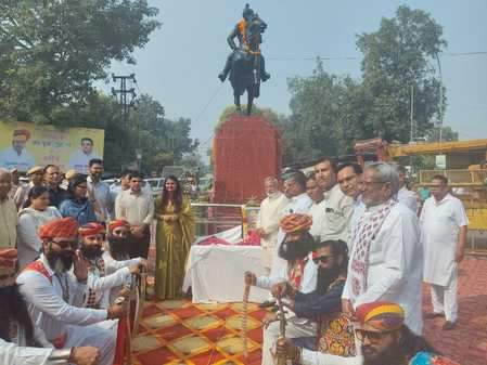 महाराजा गंगासिंह को नमन करते हुए हवन में पूर्णाहुति दी