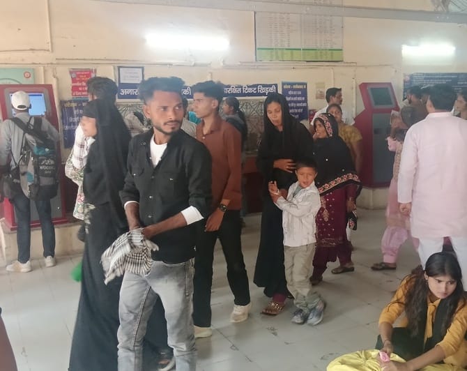 Festival special trains arrived late from both directions, leaving passengers worried.