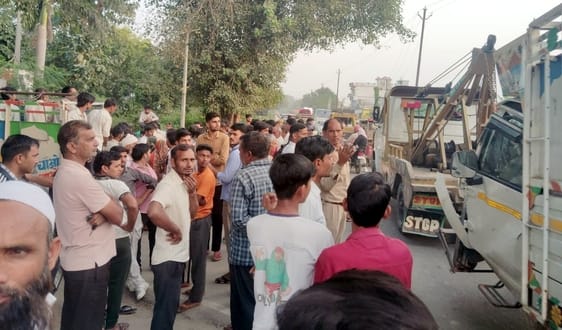 Bike rider dies in road accident, sister and niece injured