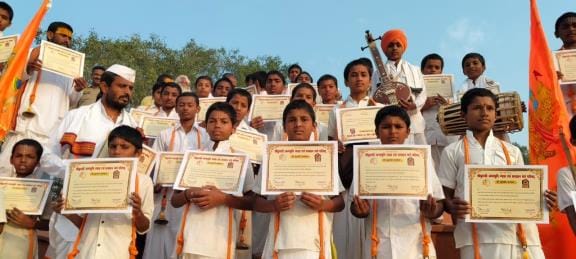 A group of devotees reached Tulsi Dham and Narhari Ashram