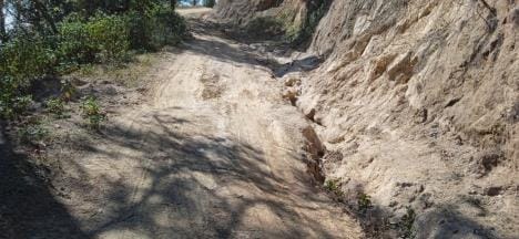 The road from Dolchina to Bairak is in a bad state, with no one to take care of it.